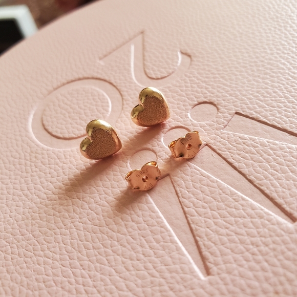 Pandora Rose Heart Matte Earrings - Picture 4 of 4